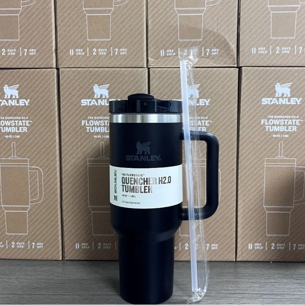 Stanley 40oz Quencher H2.0 FlowState Stainless Steel Vacuum Insulated Tumbler. - Picture 9 of 12